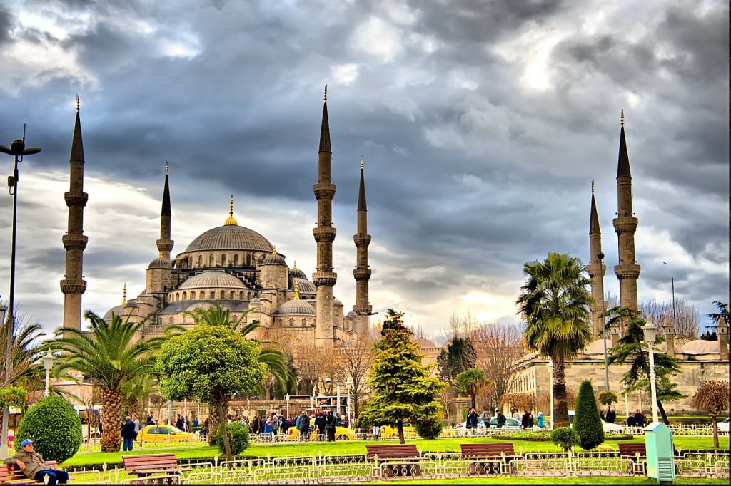Learn about the 15 most famous mosques in Istanbul and their ancient history